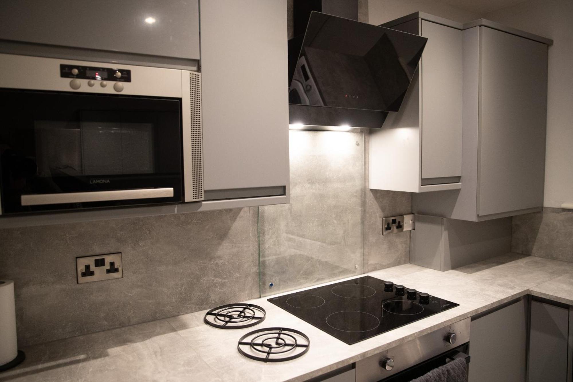 Holiday home 2 Bedroom With Free Parking Close To Leeds Centre *
